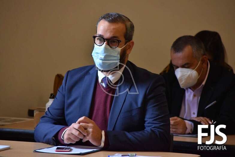 El concejal de Playas, Jonay López, en la sesión plenaria de este martes/TA.